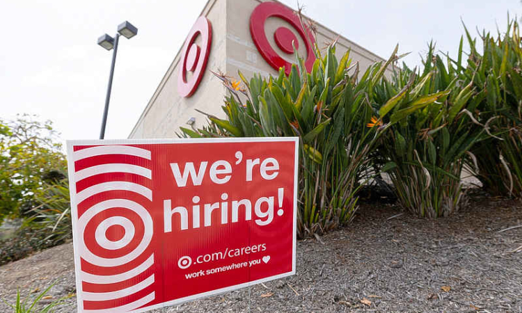 US posts third straight month of job growth